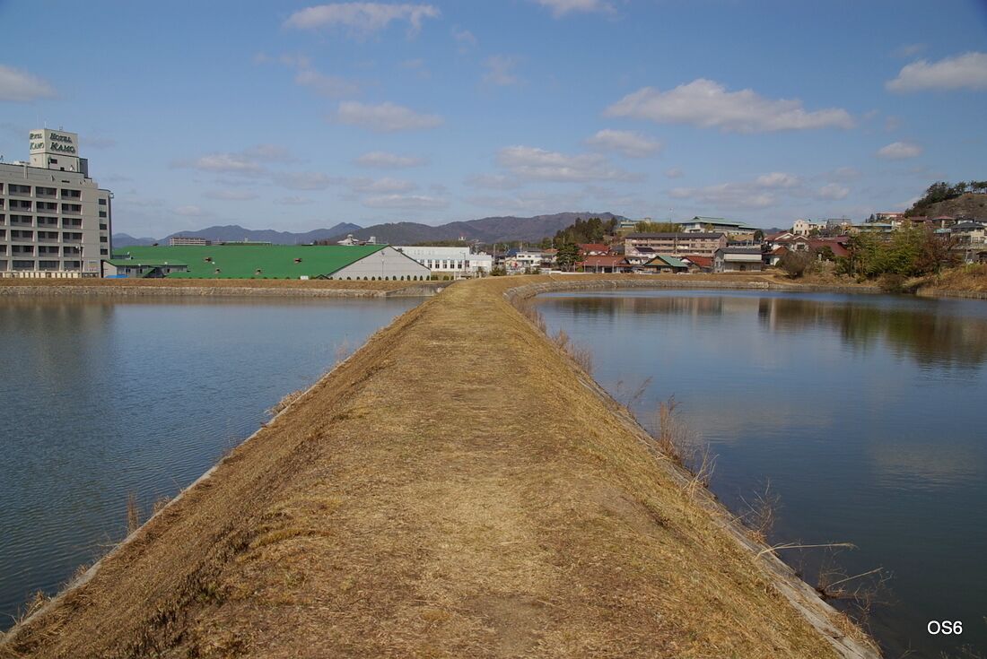 一本木池（左）、中池（右） Pond