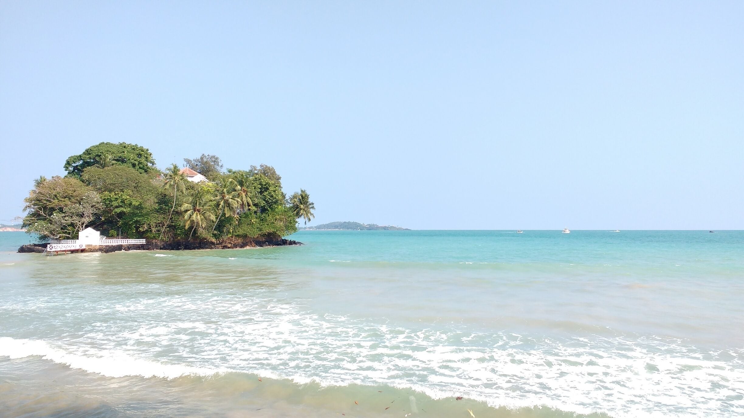 How pretty is the water? Gorgeous clean beaches. #srilanka #beachlove #weligama