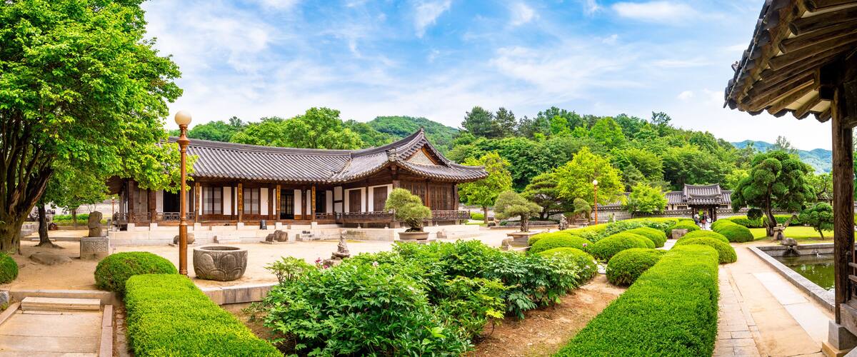 Traditional Korean house of Oriental paintings artist Woonbo