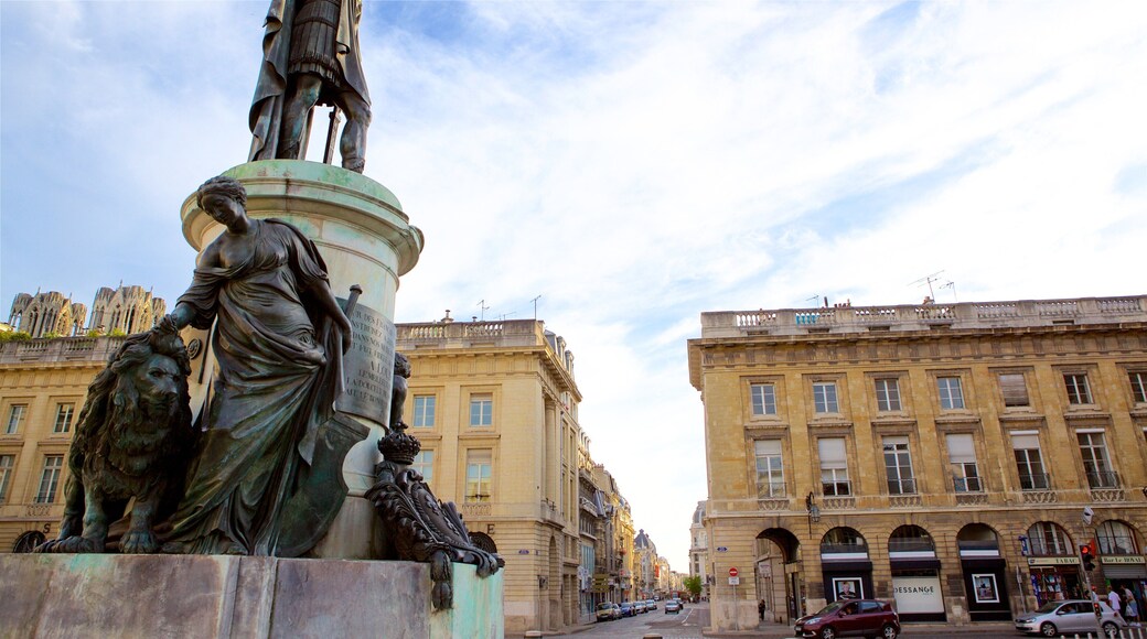 Champagne-Ardenne showing heritage elements, a statue or sculpture and a fountain