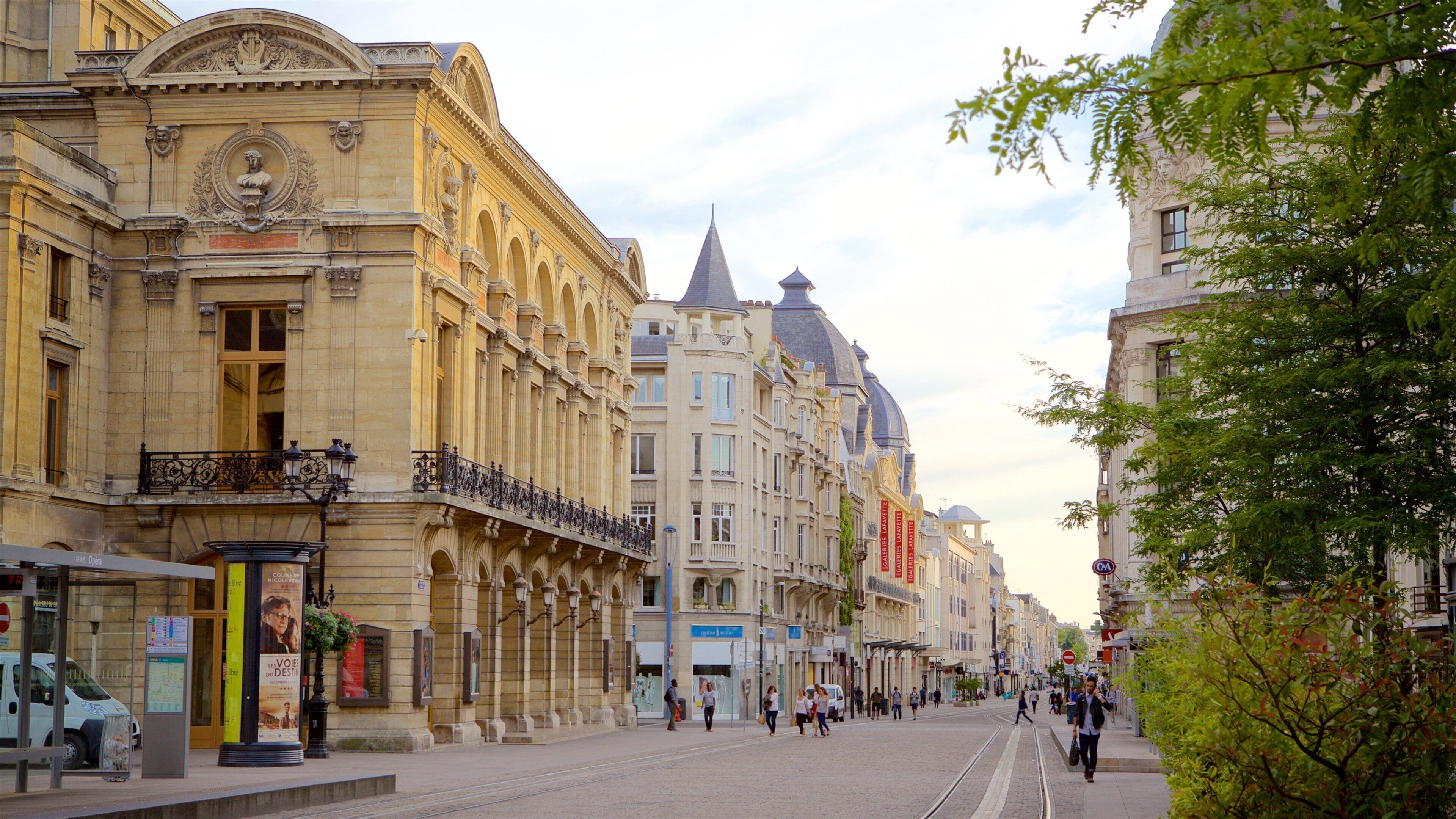 Champagne-Ardenne featuring a city and heritage elements