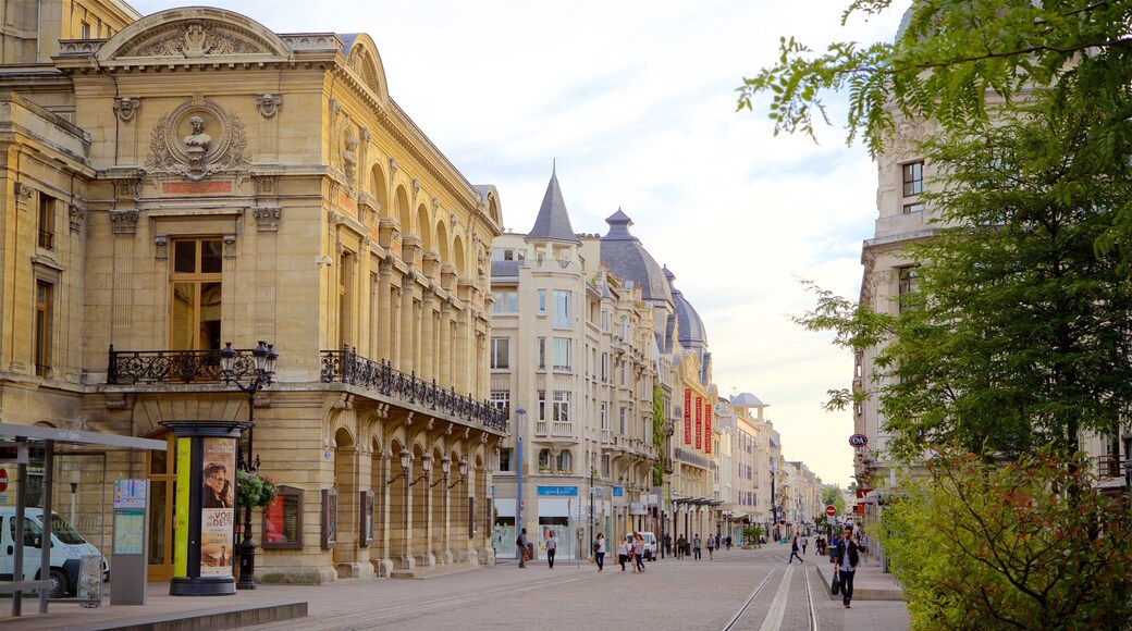 Champagne-Ardenne featuring a city and heritage elements