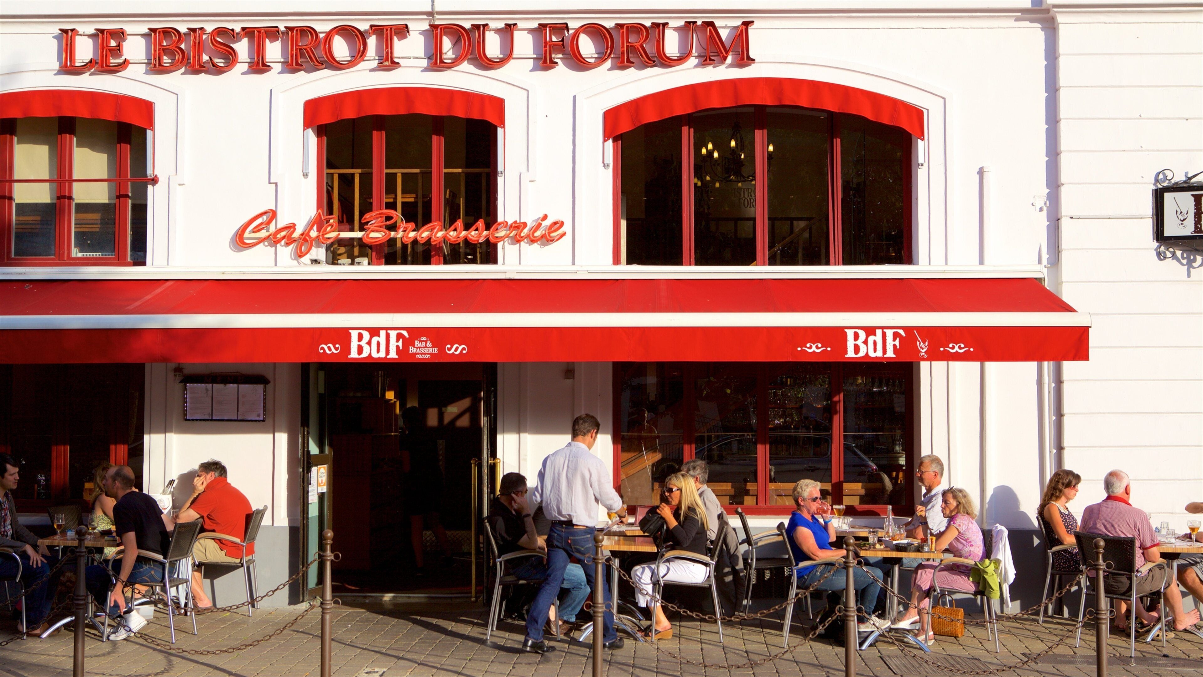 Champagne-Ardenne which includes outdoor eating, street scenes and signage