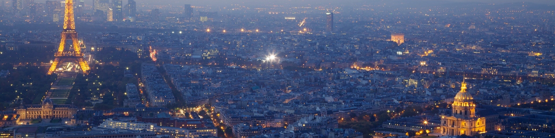 Iha-de-França mostrando um pôr do sol e uma cidade