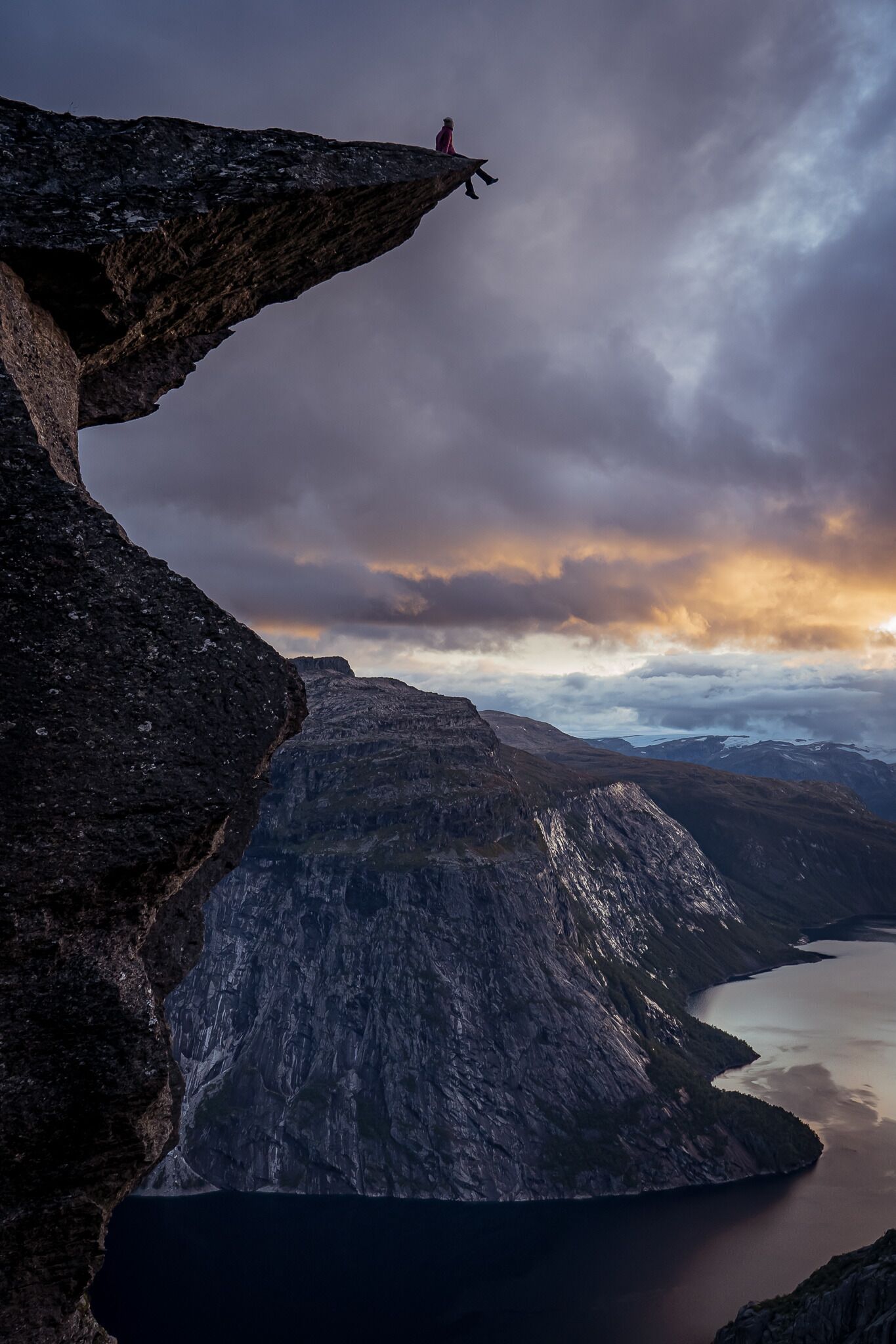 Sunset at trolltunga is truly and unforgettable experience.  So glad we decided to camp for the night to be able to immerse ourselves in such beauty.
#Adventure