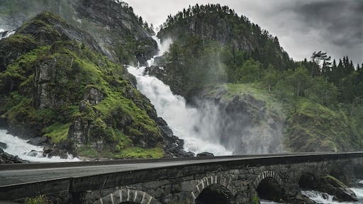 In Norway there are thousands of waterfalls, but my favorite is definitely Låtefossen.
#GreatOutdoors #norway #waterfall