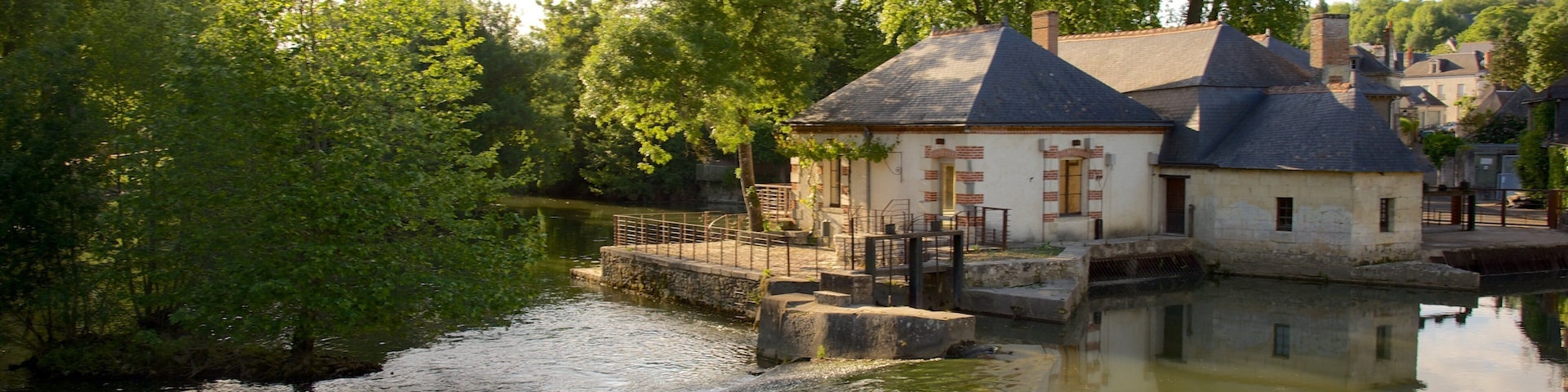 Centre - Loirevallei toont een rivier of beek en een huis