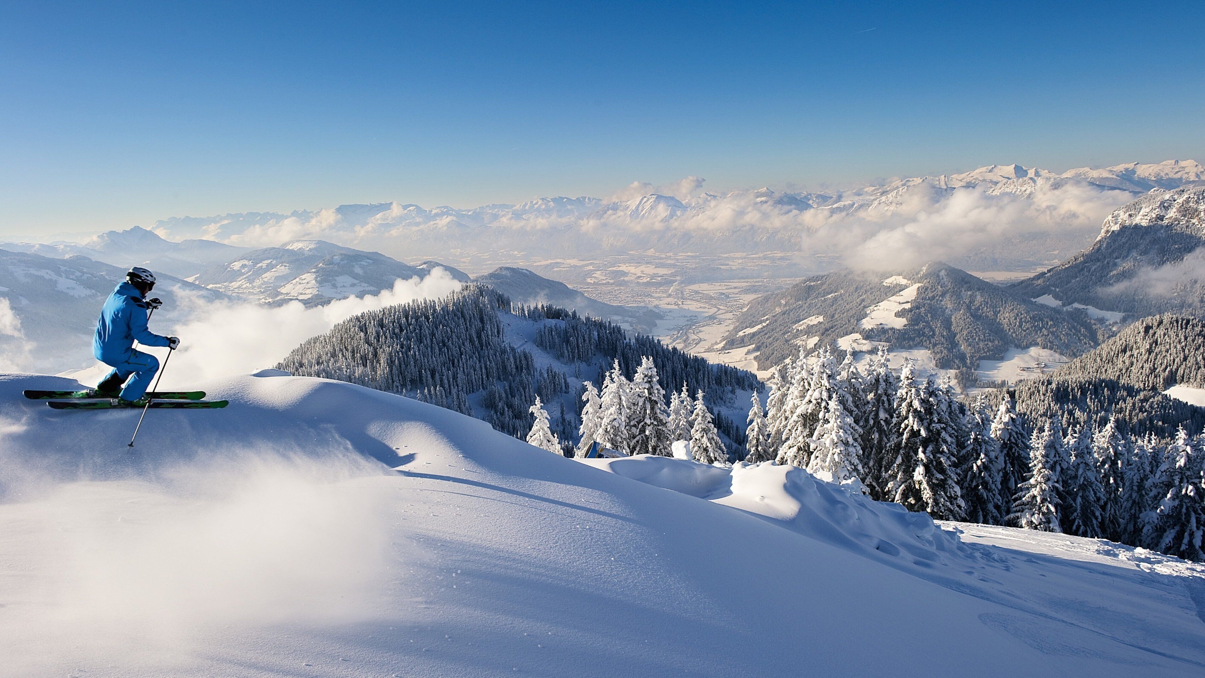 Soell showing mountains, snow and snow skiing
