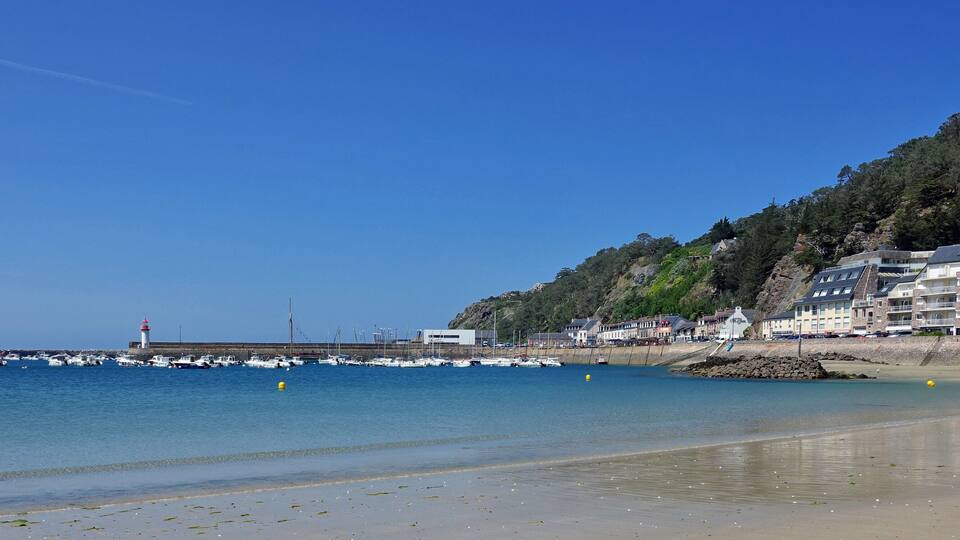 GR 34 le sentier des douaniers en Bretagne en France : de Plurien à Pléneuf-Val-André (faune et flore, Chapelle Saint-Michel à Erquy, les lacs bleus, Cap d'Erquy, pointe de Pléneuf)