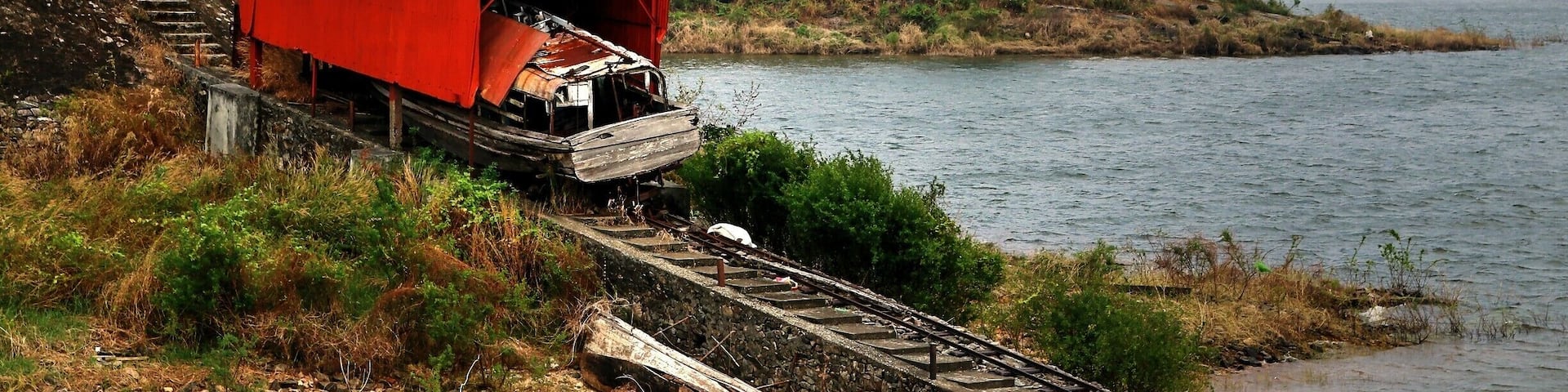 The remains..!!
The broken remains from so long ago that belongs to the history of this beautiful place called the Malampuzha dam located in the Palakkad District of Kerala, India.
#southindia #kerala #malampuzhadam
