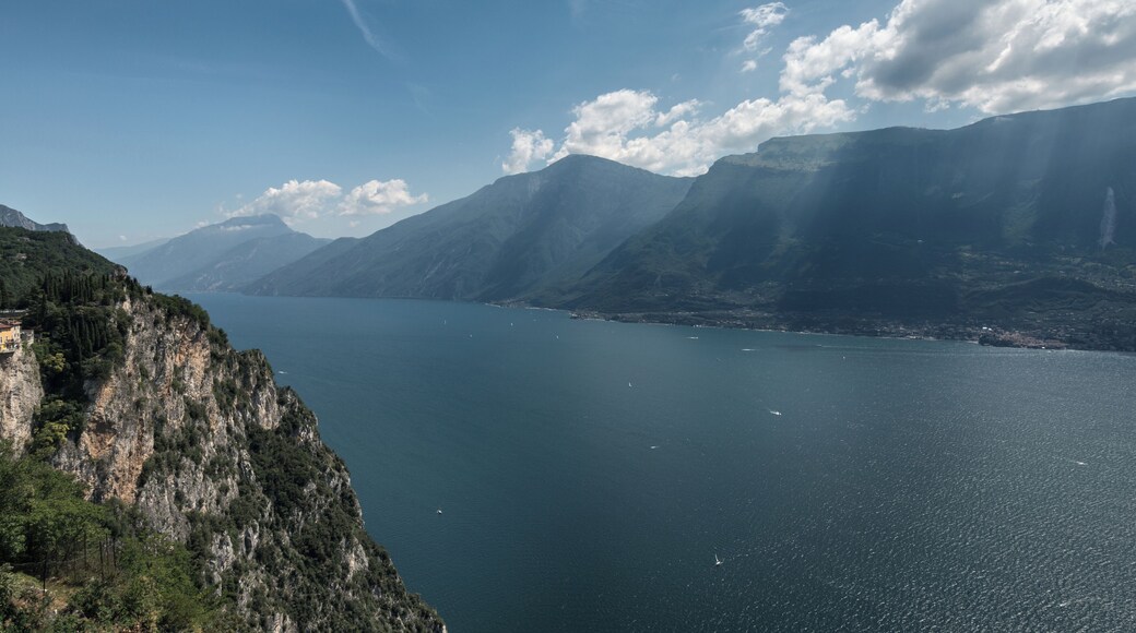 Lago di Garda - Terrazza del brivido, Tremosine, Brescia, Italia