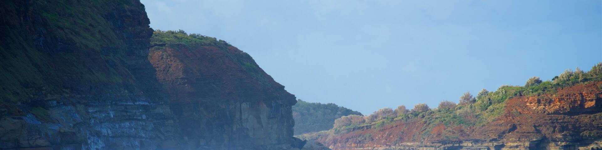 アヴォカ ビーチ 表示 荒々しい海岸線, 湾岸あるいはハーバー と サーフィン