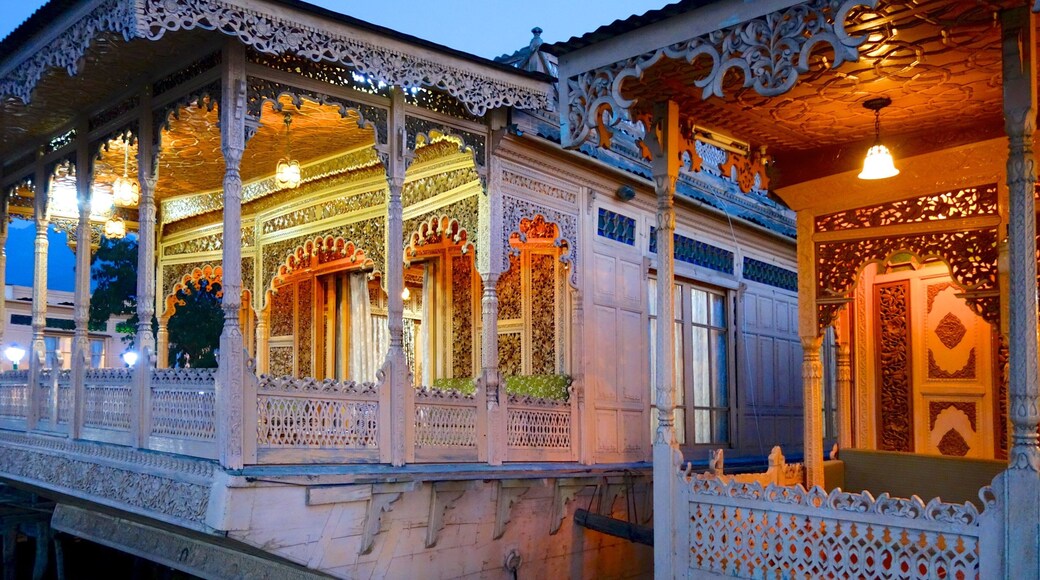 Bang Jammu và Kashmir trong đó bao gồm kiến trúc di sản, đền chùa và cảnh đêm