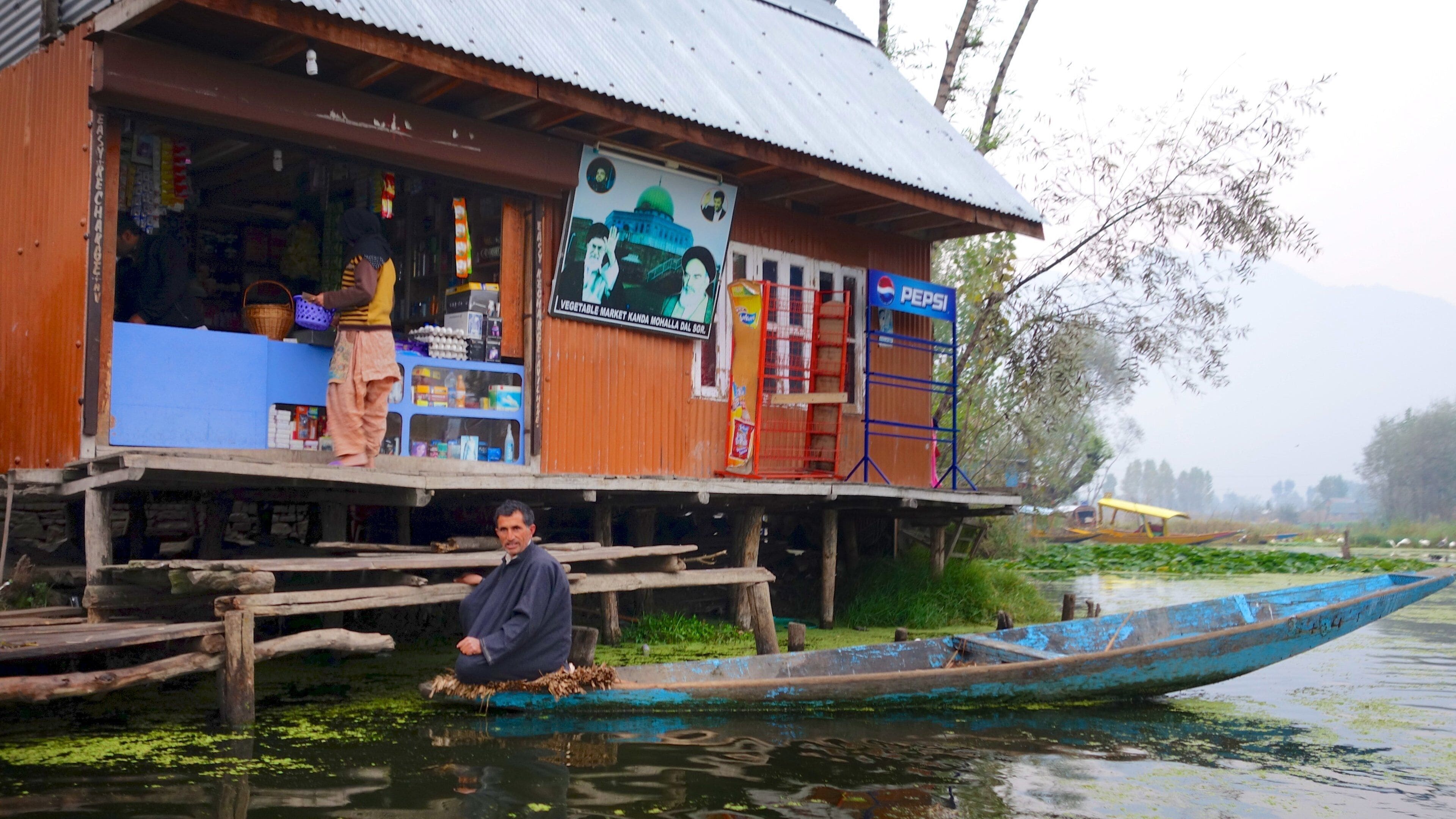 Bang Jammu và Kashmir có tính năng vùng ngập nước, chèo thuyền kayak và sông lạch