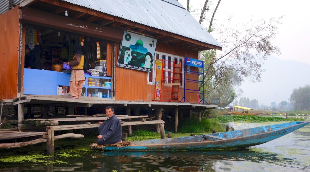 Bang Jammu và Kashmir có tính năng vùng ngập nước, chèo thuyền kayak và sông lạch