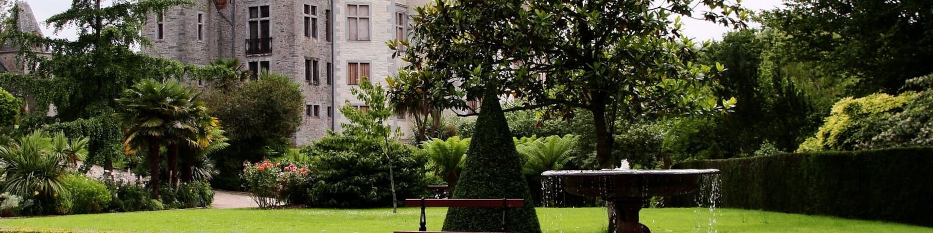 This building is indexed in the Base Mérimée, a database of architectural heritage maintained by the French Ministry of Culture, under the reference PA00110621 .