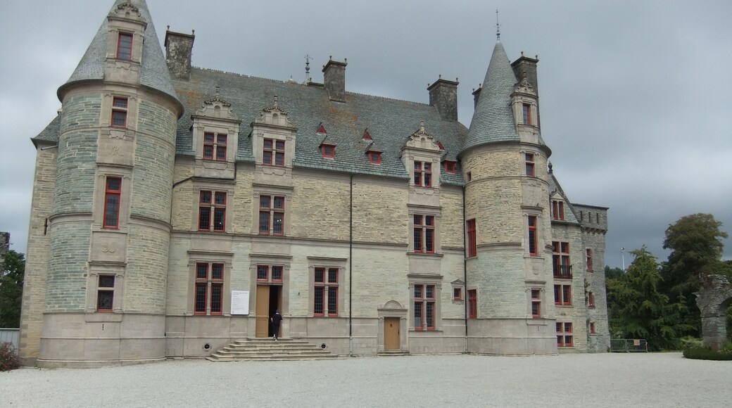 This building is classé au titre des Monuments Historiques. It is indexed in the Base Mérimée, a database of architectural heritage maintained by the French Ministry of Culture, under the reference PA00110621 .