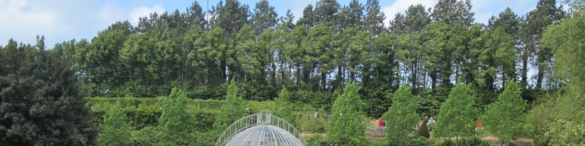 This building is indexed in the Base Mérimée, a database of architectural heritage maintained by the French Ministry of Culture, under the reference PA00110621 .