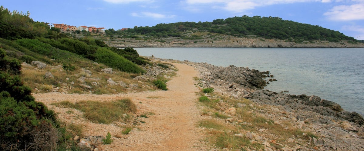 sand path to Mali Losinj, Croatia