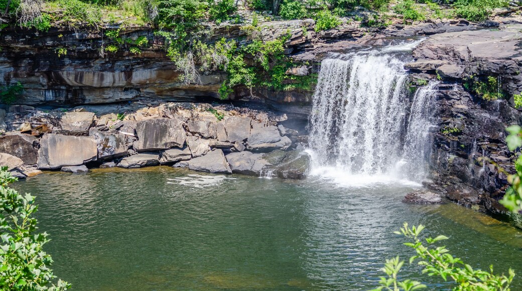 water flowing over Little River Falls in Little River Canyon National Preserve, Alabama, USA