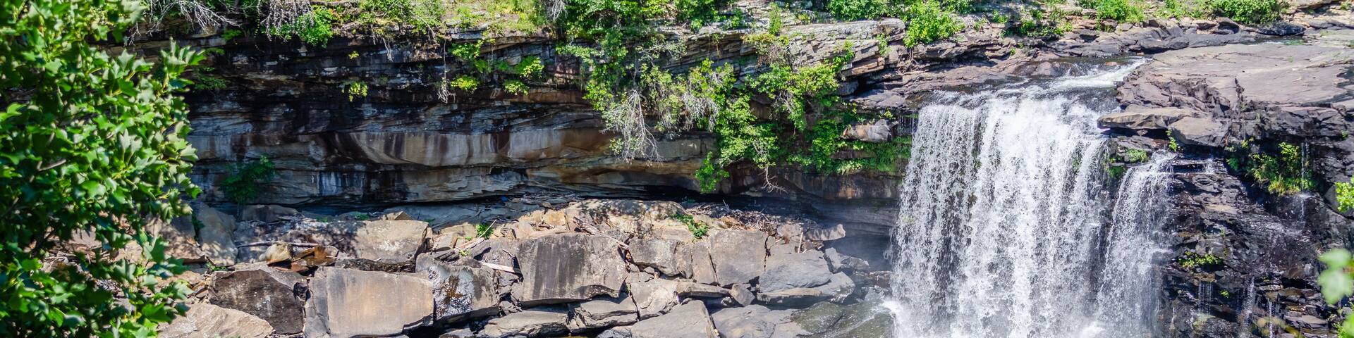 water flowing over Little River Falls in Little River Canyon National Preserve, Alabama, USA