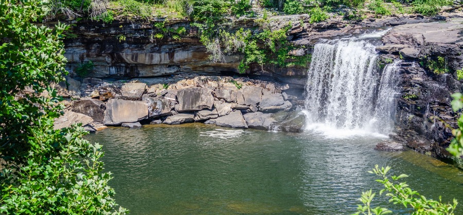 water flowing over Little River Falls in Little River Canyon National Preserve, Alabama, USA