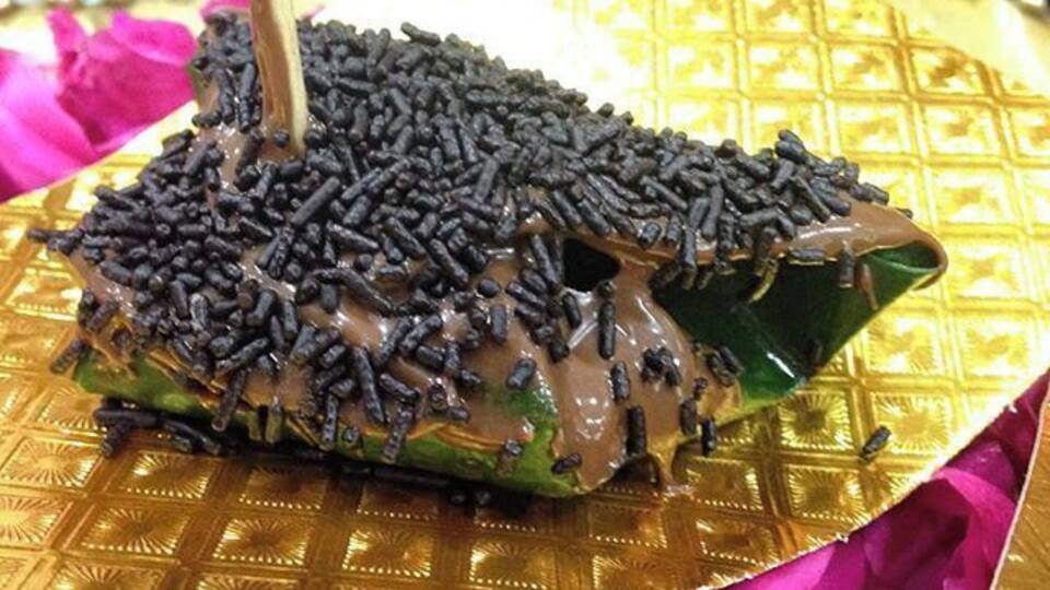 Tried the chocolate paan - normally I love dessert but this was just... Interesting haha! Paan leaf filled with coconut, rose, and other goodies and covered in Nutella and sprinkles!