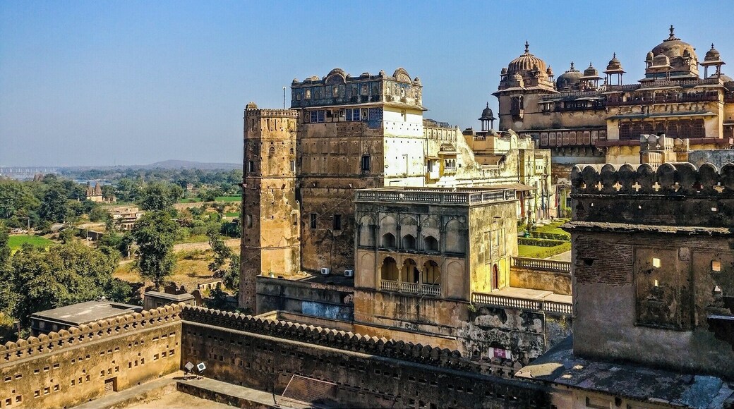 16th century Sheesh Mahal & Jehangir Mahal at Orachha. We even stayed a night inside this 16th century old Fort.
Clicked from mobile camera.
#AdventurePacked #LifeAtExpedia #MobileCamera
