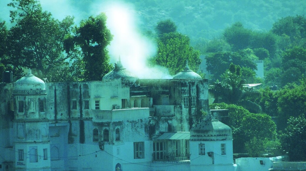 Incredible light and peaceful atmosphere around the gats in Pushkar where some of grandi s ashes where spread in the water