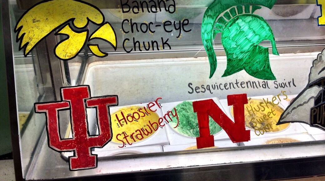 A must stop for both ice cream lovers and Big 10 fans alike. As a Hawkeye alum I can promise you, regardless of College affiliations, that the MSU Dairy store will not disappoint. Excellent ice cream flavors with a creative twist that highlights fellow Big 10 school colors.