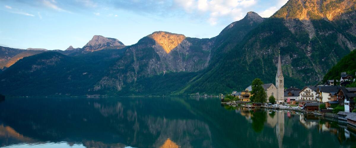 Upper Austria which includes a lake or waterhole and mountains