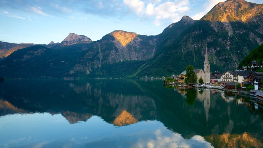 Upper Austria showing mountains and a lake or waterhole