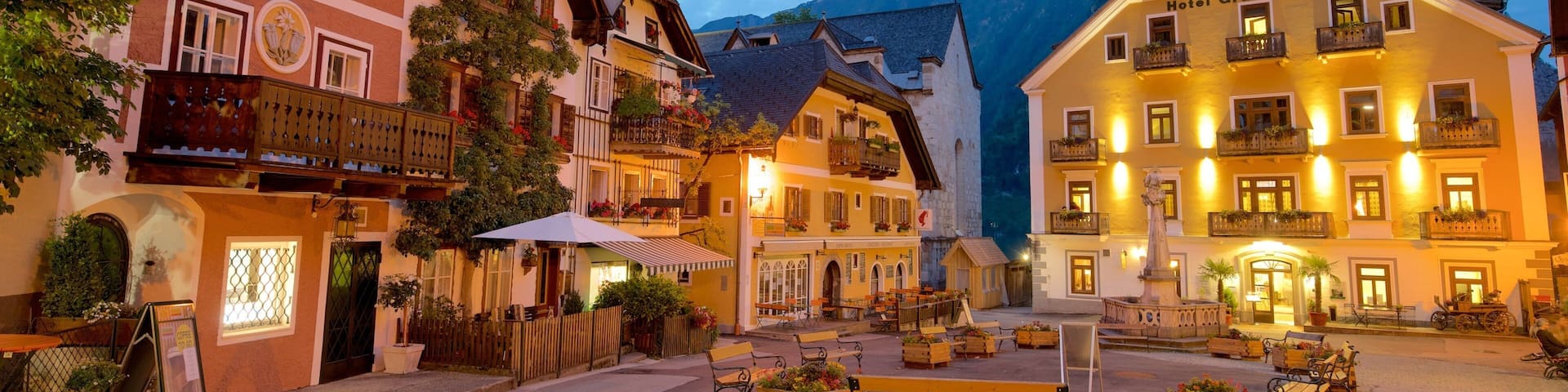 Haute-Autriche montrant scĂšnes de nuit, patrimoine historique et square ou place