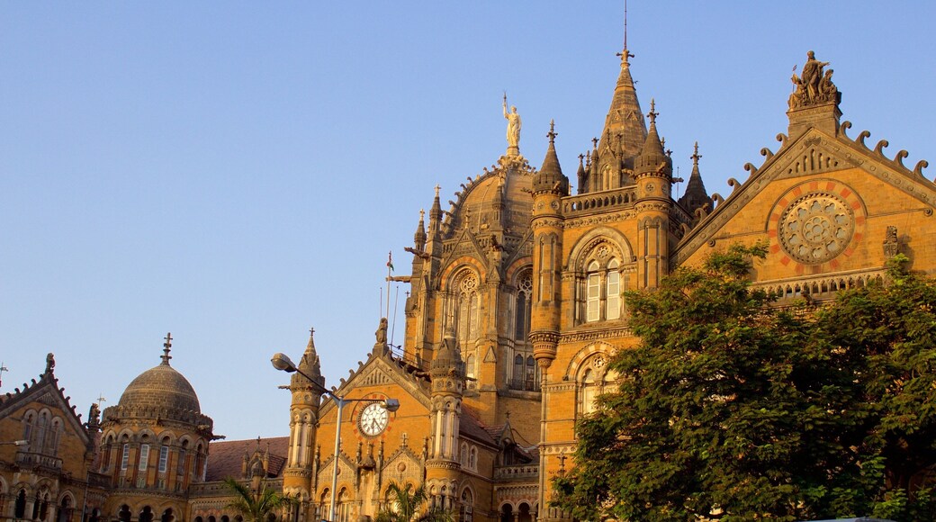 Mumbai which includes heritage elements and a sunset