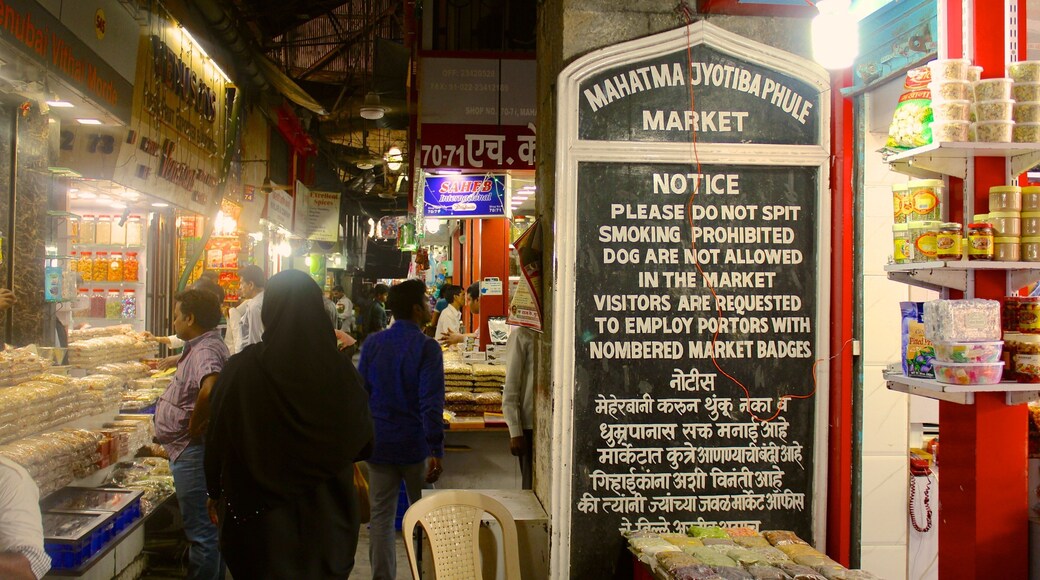 Mumbai which includes signage, shopping and markets