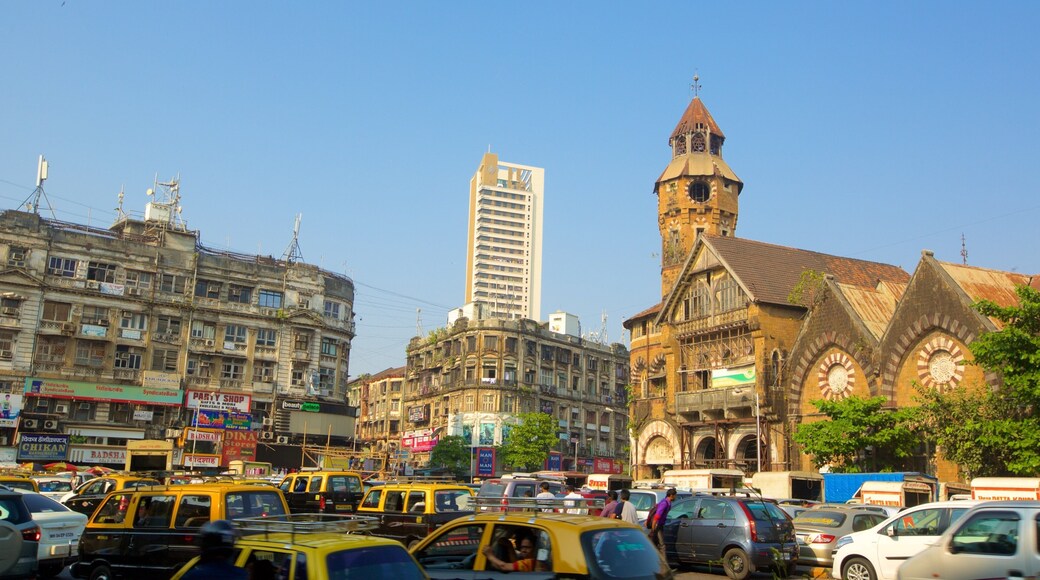 Mumbai showing street scenes
