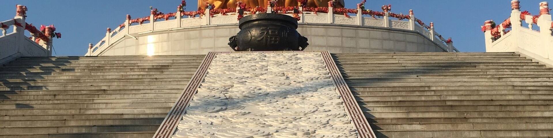 Gentle walk up to the Buddha - Hegang