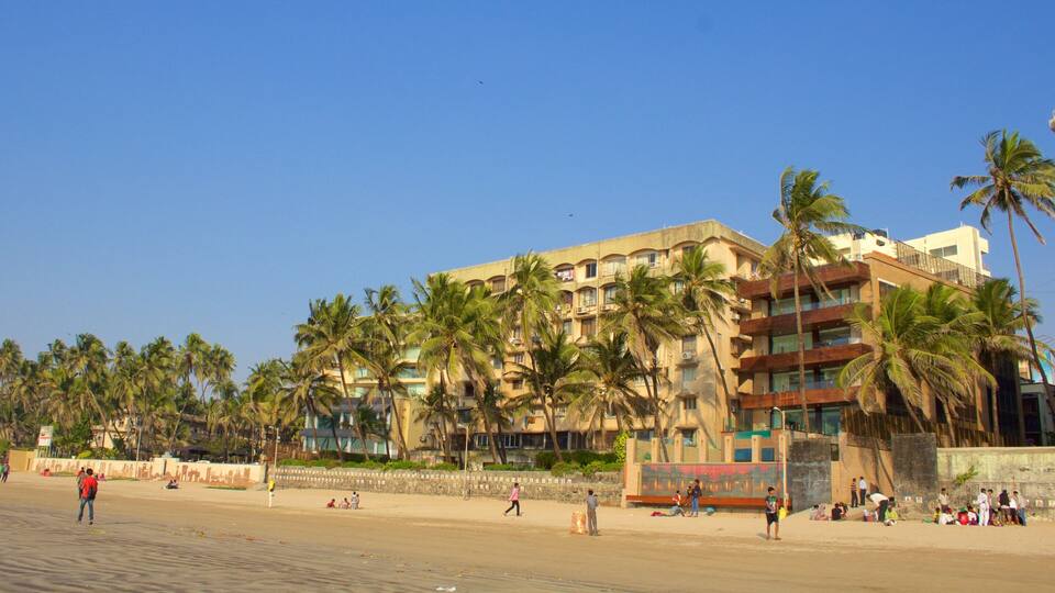 Juhu Beach which includes general coastal views
