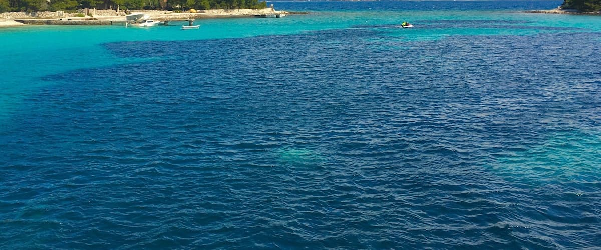 Beautiful water colours in the Blue Lagoon, Dalmatia
#AquaTrove