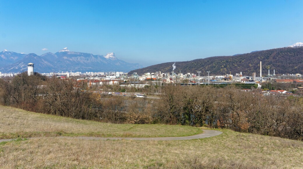 Plate-forme chimique de Pont-de-Claix vue de la colline du Rochefort à Claix