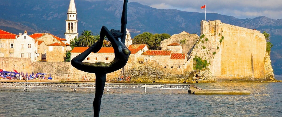 Quiet pleasant easy place to visit by local transport.