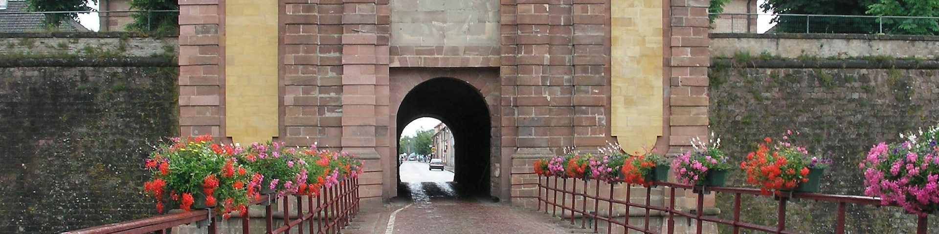 This building is classé au titre des Monuments Historiques. It is indexed in the Base Mérimée, a database of architectural heritage maintained by the French Ministry of Culture, under the references PA00085566 and IA68005204 .