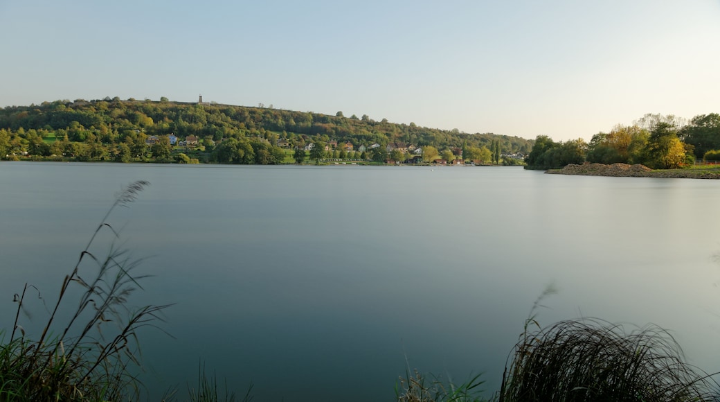 This file was uploaded with Commonist. Étang des forges, à Offemont. Photo réalisée avec un filtre Hoya ND16 + Hoya ND1000.