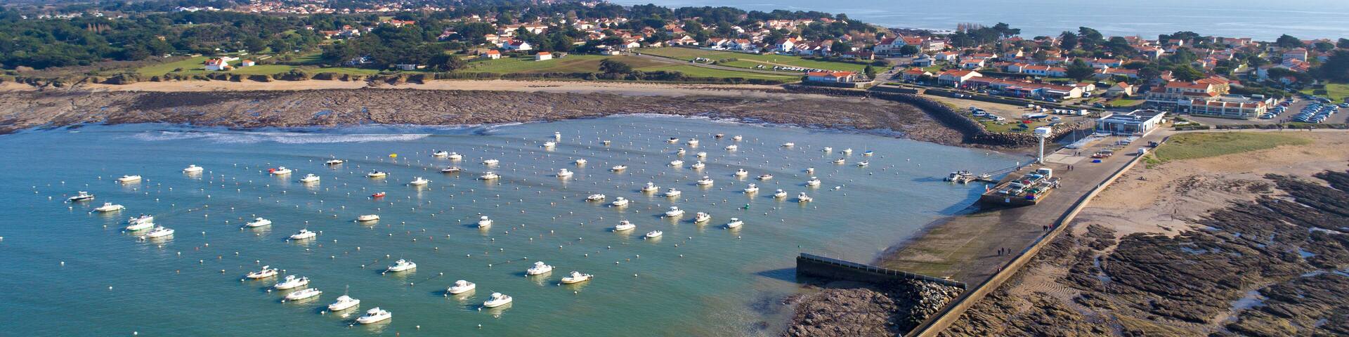 Vue aérienne du port de Saint Gildas à Prefailles