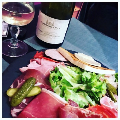 Our favorite place for food in St Brice en Cogles in the Brittany region of France 🇫🇷
Charcuterie with a slab of pate, french bread and chilled white wine! #TroverFoodies #France #Brittany #Yum #pate #cornichons #french