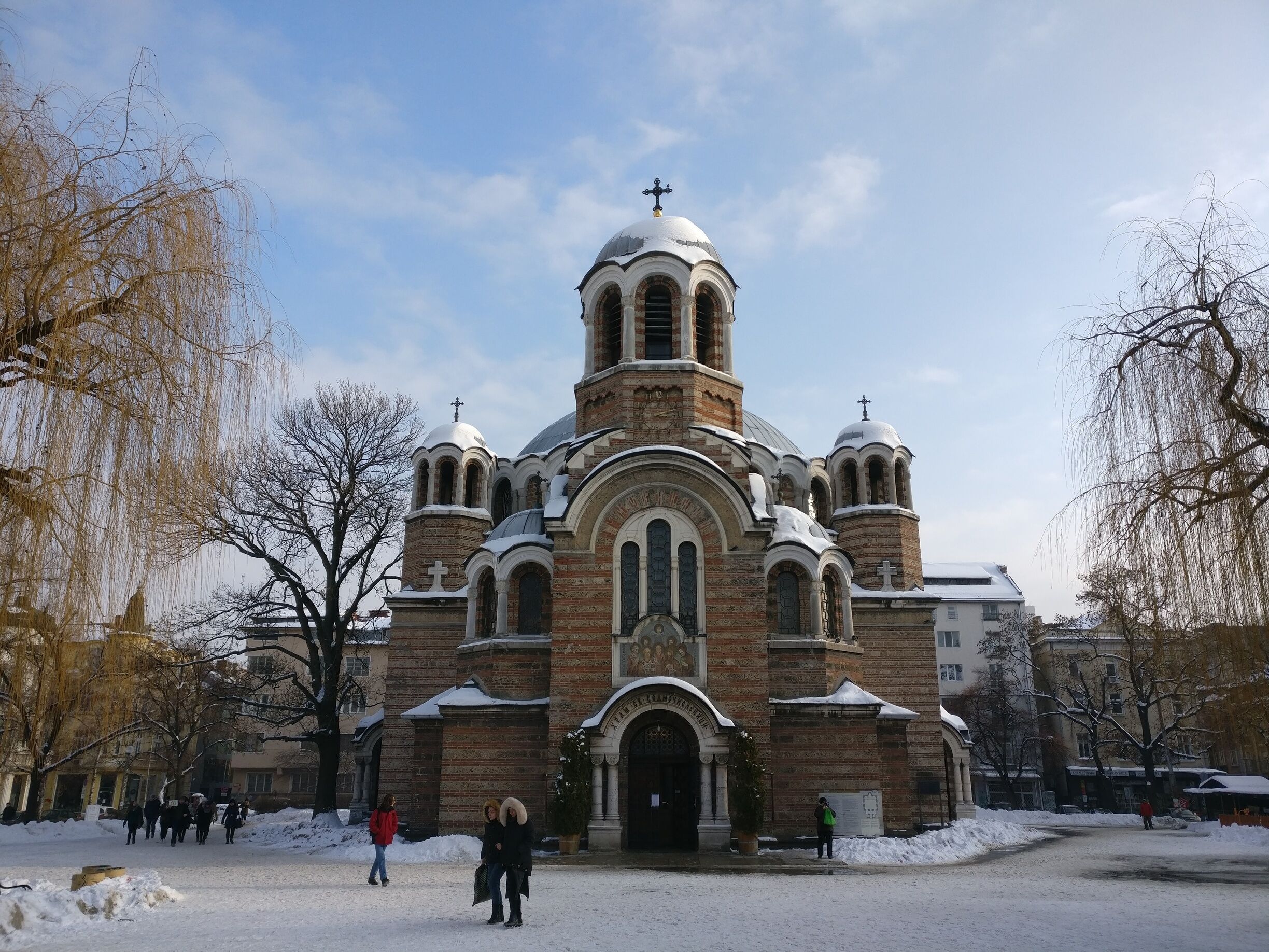 In Sofia you can find beautiful orthodox churches like this one, which actually provide a different perspective depending on the angle.
#sofia #merch #lifeatexpedia #bulgaria