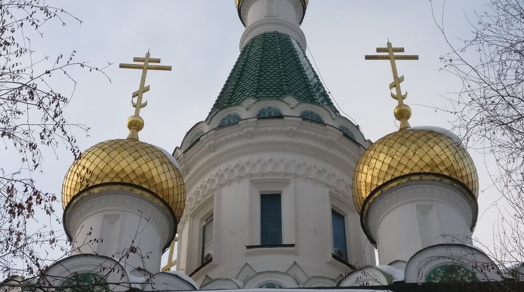 The Russian church, as it's normally referred to. It stands out because of its golden domes and it's the only one with this style in the city.
#merch #sofia #lifeatexpedia #bulgaria