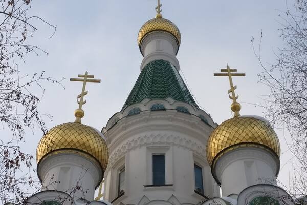 The Russian church, as it's normally referred to. It stands out because of its golden domes and it's the only one with this style in the city.
#merch #sofia #lifeatexpedia #bulgaria
