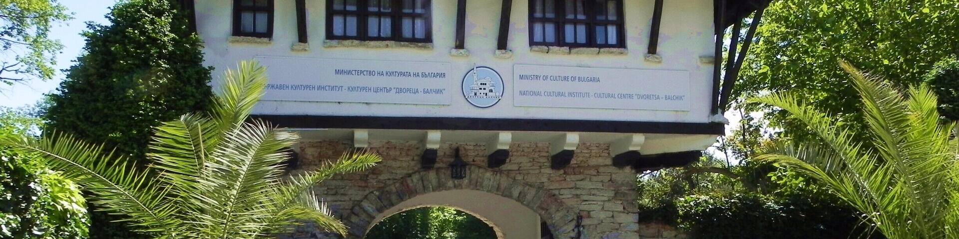 A building with a sign for the Ministry of Culture of Bulgaria.