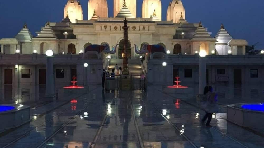 Picture taken in rainy season which gives mirror effect...